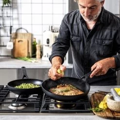 KitchenAid Classic Forged Aluminium Wok ø28cm - Zwart - Inductie - Anti-aanbak -Keukengerei Winkel 1200x1200 335