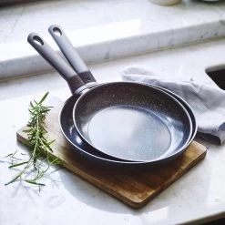 BK Universe Koekenpan Ø 24cm - Inductie - Anti-aanbak - PFAS-vrij 17 BK Universe Koekenpan Ø 24cm - Inductie - Anti-aanbak - PFAS-vrij -Keukengerei Winkel 1200x1200 58