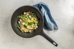 Sola Wokpan Fair Cooking - Ø 30 Cm - Zwart/wit - Aluminium - Antiaanbaklaag -Keukengerei Winkel 1200x799 14