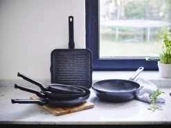 BK Universe Koekenpan Ø 24cm - Inductie - Anti-aanbak - PFAS-vrij 15 BK Universe Koekenpan Ø 24cm - Inductie - Anti-aanbak - PFAS-vrij -Keukengerei Winkel 1200x899 1