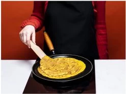 Staub Flensjespan - Houten Steel - 28 Cm - Zwart -Keukengerei Winkel 1200x899 17