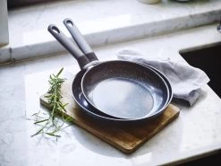 BK Universe Koekenpan Ø 24cm - Inductie - Anti-aanbak - PFAS-vrij 14 BK Universe Koekenpan Ø 24cm - Inductie - Anti-aanbak - PFAS-vrij -Keukengerei Winkel 1200x899