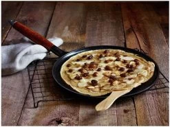 Staub Flensjespan - Houten Steel - 28 Cm - Zwart -Keukengerei Winkel 1200x901 6