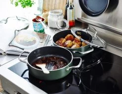 Dagelijkse Kost Door Jeroen Meus - Hapjespan Met Deksel ø24cm - Inductie - PFAS-vrij 8 Dagelijkse Kost Door Jeroen Meus - Hapjespan Met Deksel ø24cm - Inductie - PFAS-vrij -Keukengerei Winkel 1200x926 26